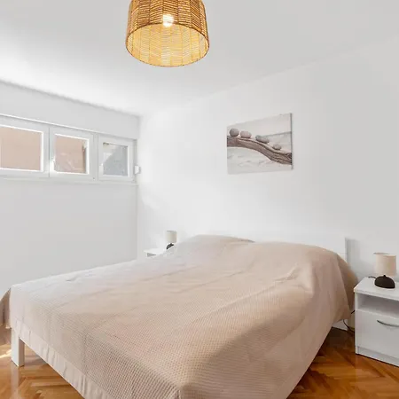 2 Bedroom Beautiful In Apartment