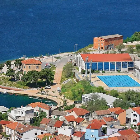 2 Bedroom Beautiful In *